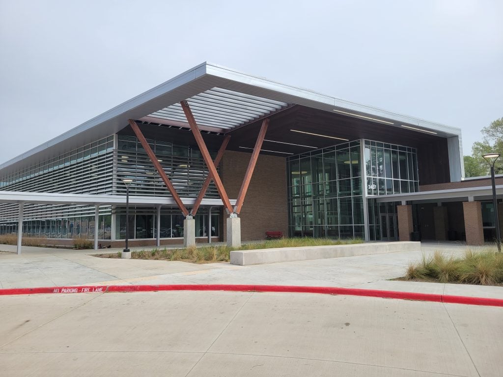 Kingwood middle school glulam entry beams 4 | binkley construction Kingwood Middle School Glulam Entry Beams 4